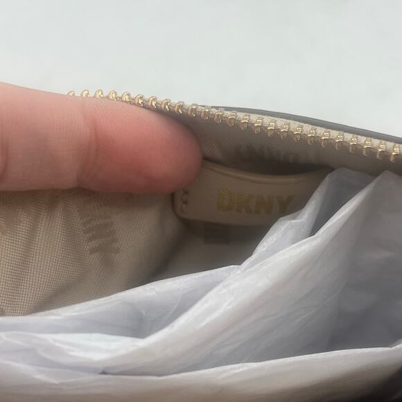 NWT DKNY Wallet - Picture 10 of 13